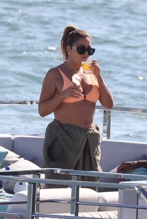 Larsa Pippen - In a bikini with her boyfriend Marcus Jordan in Miami
