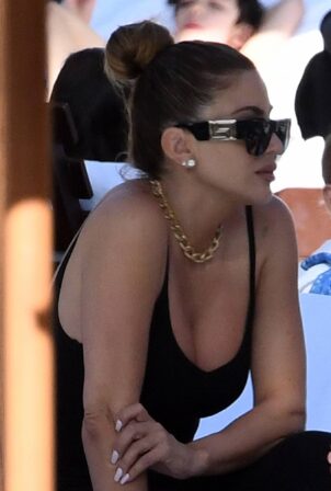 Larsa Pippen - Relax by a pool in Miami