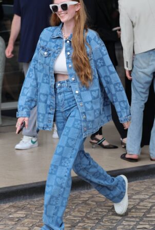 Larsen Thompson - Is seen at the Martinez hotel in Cannes