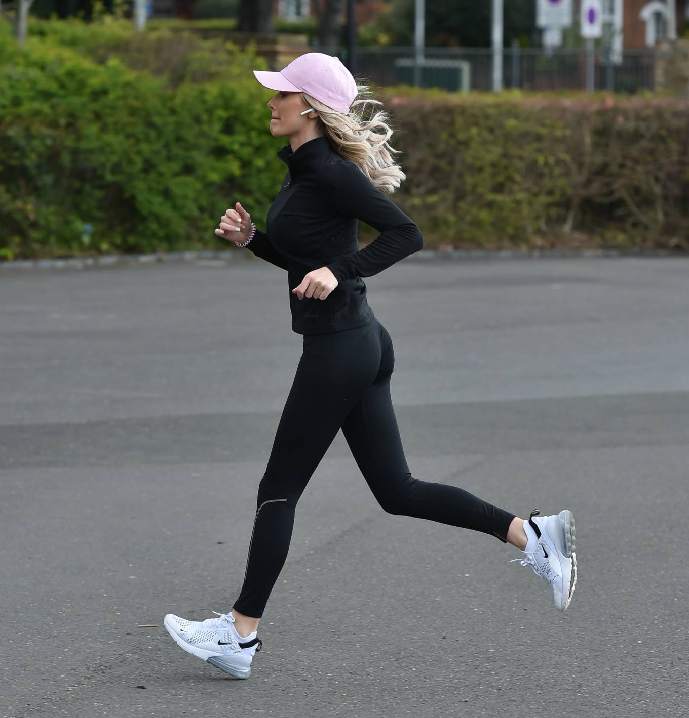 Laura Anderson â€“ Jogging During Coronavirus Lockdown