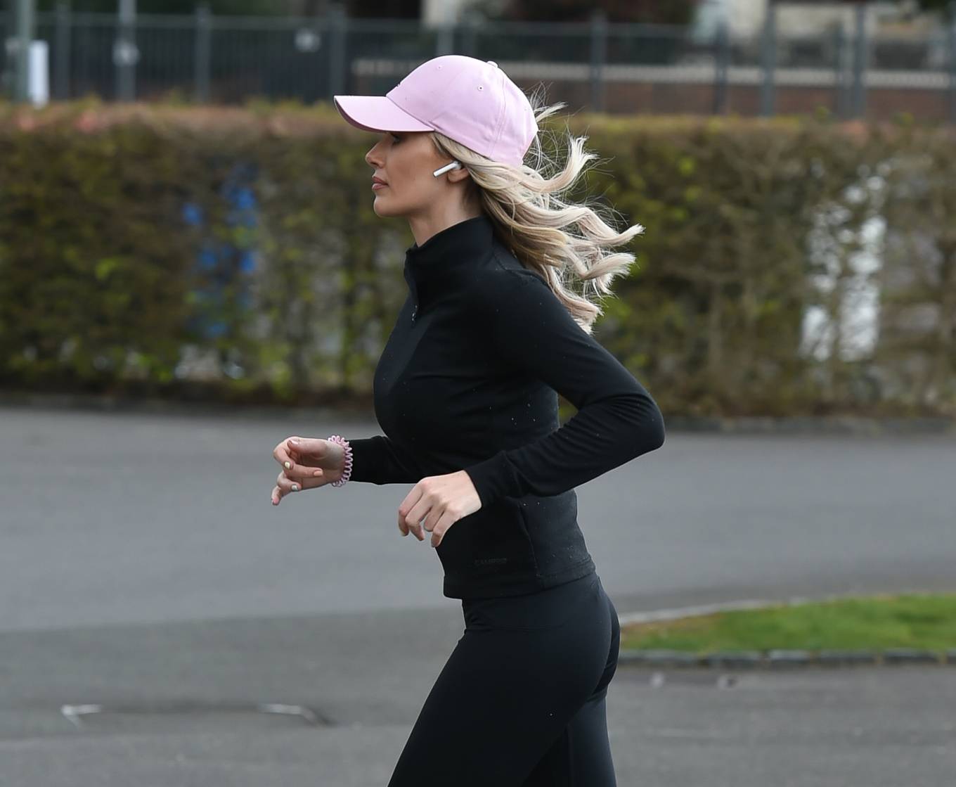 Laura Anderson â€“ Jogging during coronavirus lockdown