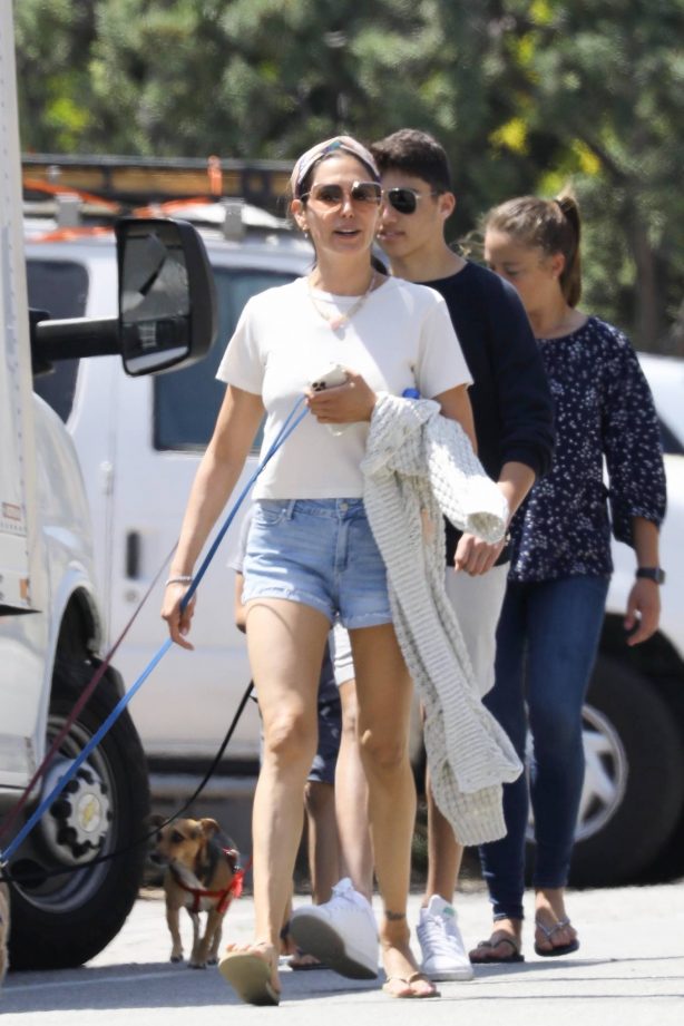 Laura Silverman - Out for a stroll with her family and their dogs in Malibu