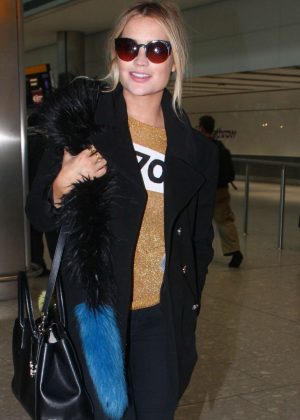 Laura Whitmore - Arrives at Heathrow Airport in London