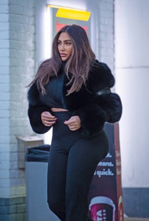 Lauren Goodger - Spotted in a local petrol station in Chigwell