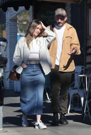 Lauren Parsekian - Out for a lunch with a pal in Los Feliz