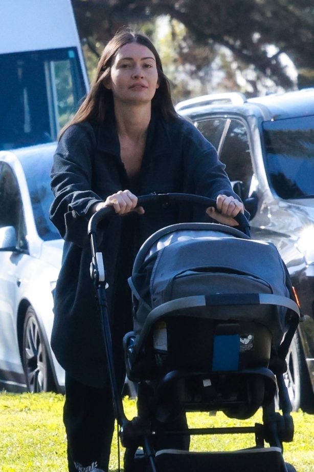 Lauren Parsekian - Takes her baby boy out for a stroll in Los Feliz