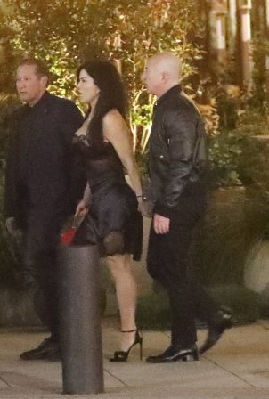 Lauren Sánchez - With Jeff Bezos enjoy a family dinner in West Hollywood