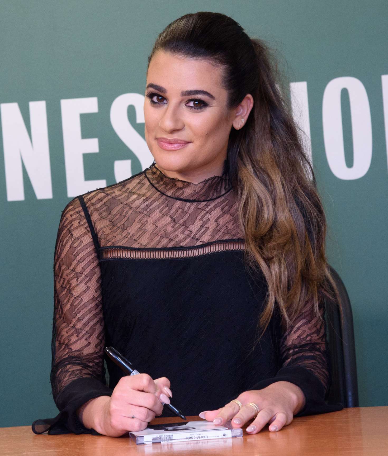 Lea Michele 2017 : Lea Michele: Autograph Signing at Barnes and Noble -01