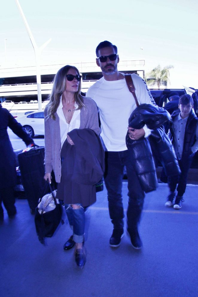 LeAnn Rimes and Eddie Cibrian at LAX airport in Los Angeles