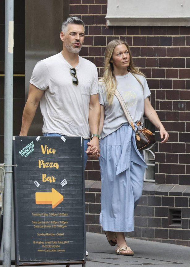 LeAnn Rimes - Heads out in Sydney's Surry Hills for dinner