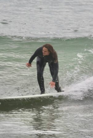 Leighton Meester - goes out for a surf session in Malibu