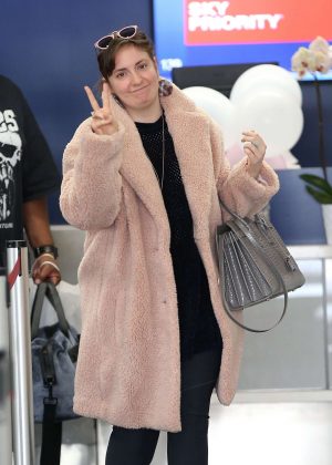 Lena Dunham - Grabs coffee from Alfred's in Los Angeles