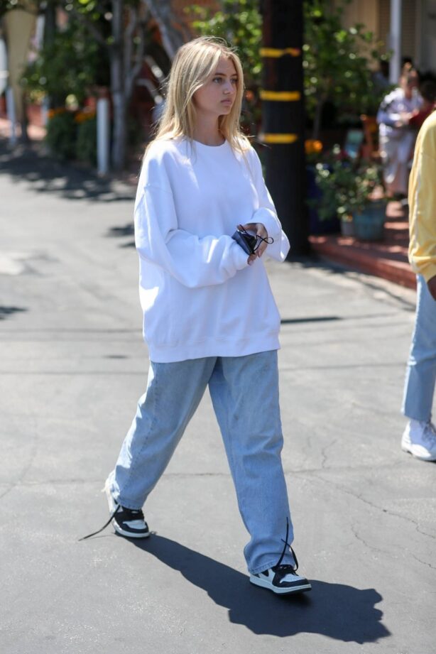 Leni Klum - Seen after lunch at Fred Segal with her family in West Hollywood
