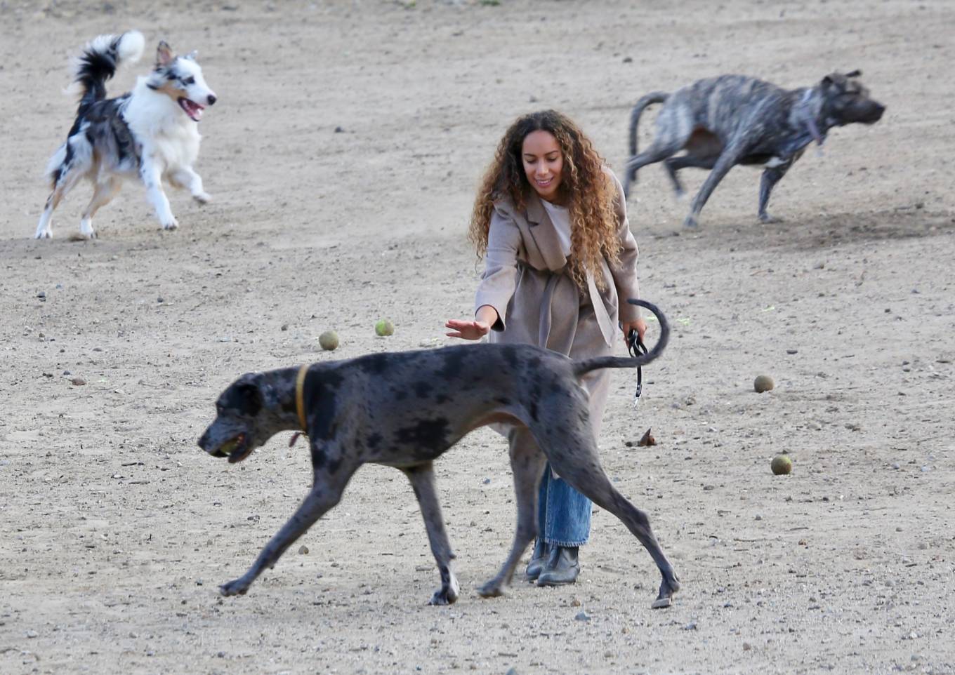 Leona Lewis - Seen at a local dog park in Los Angeles