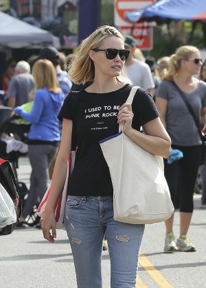Leslie Bibb in Jeans Shopping in Studio City