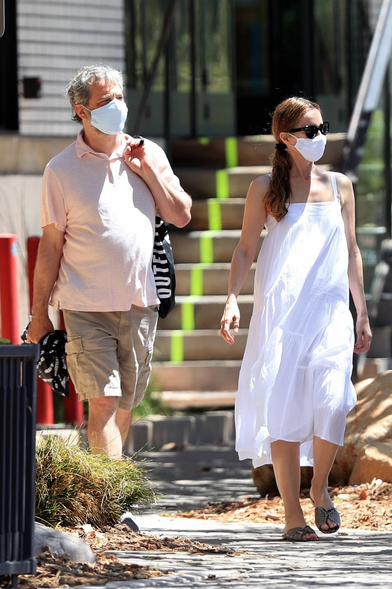 Leslie Mann and Judd Apatow - Out for a walk in Malibu