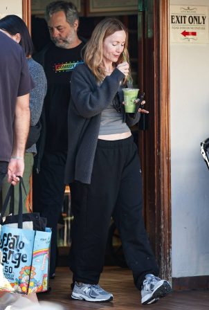 Leslie Mann - Seen at Urth Caffe in West Hollywood