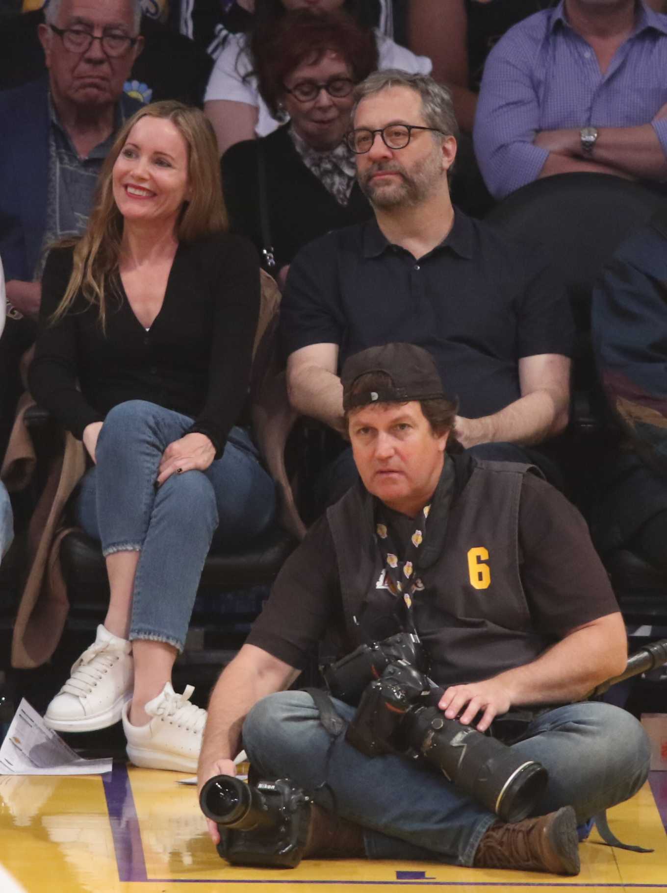 Leslie Mann â€“ Spotted At Los Angeles Lakers And The New Orleans Basketball Game