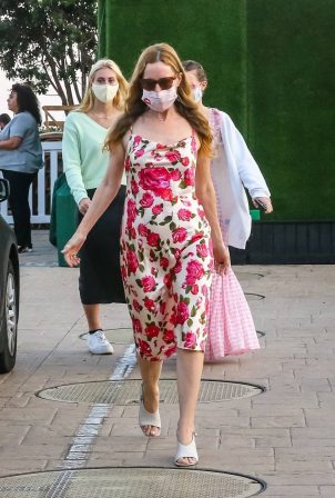 Leslie Mann - Spotted with her daughters Maude and Iris Apatow at Nobu in Malibu