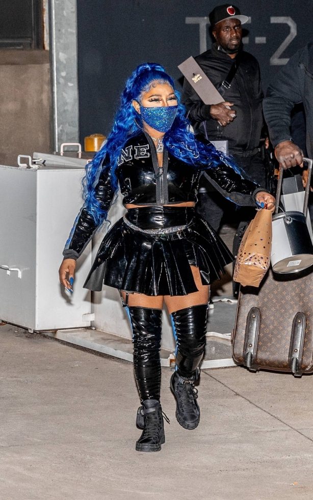 Lil' Kim - Leaves Barclays Center after performing at halftime for the Brooklyn Nets