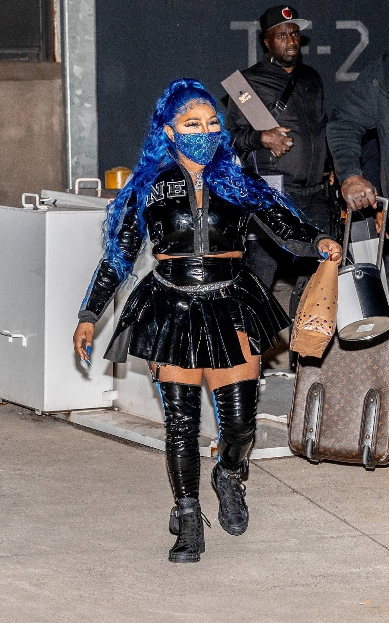 Lil' Kim 2021 : Lil Kim – Leaves Barclays Center after performing at halftime for the Brooklyn Nets-02