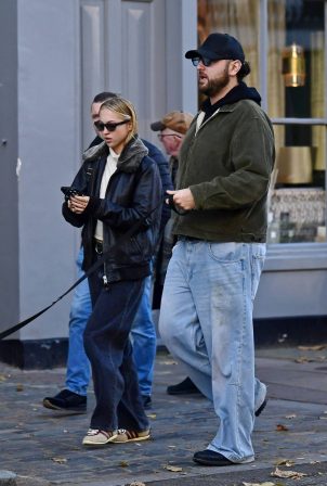 Lila Grace Moss - Seen with a male friend walking his dog in North London