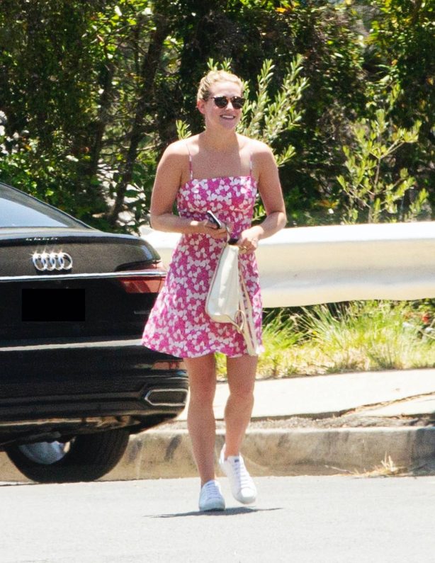 Lili Reinhart - Cute in florall summer dress with a real estate agent in Los Angeles