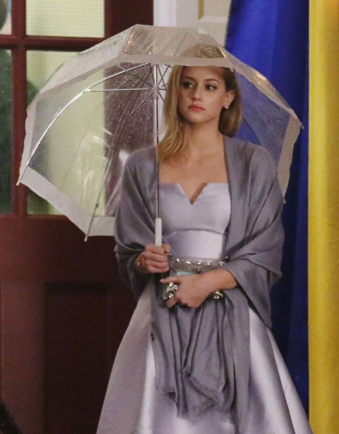 Lili Reinhart - Flming 'Riverdale' in Vancouver