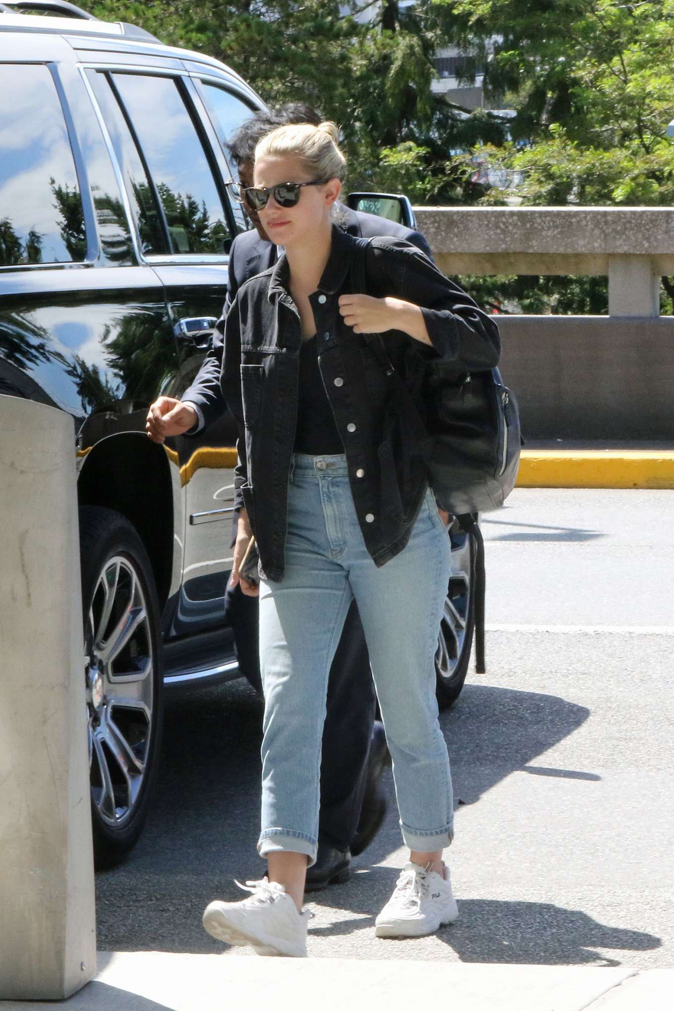 Lili Reinhart â€“ Head into the airport in Vancouver