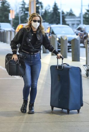 Lili Reinhart - Spotted at the Airport in Vancouver