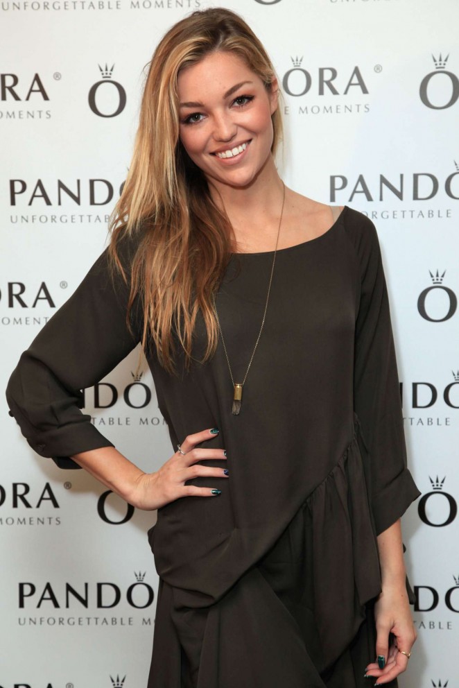 Lili Simmons - HBO Luxury Lounge Featuring PANDORA Jewelry in Beverly Hills