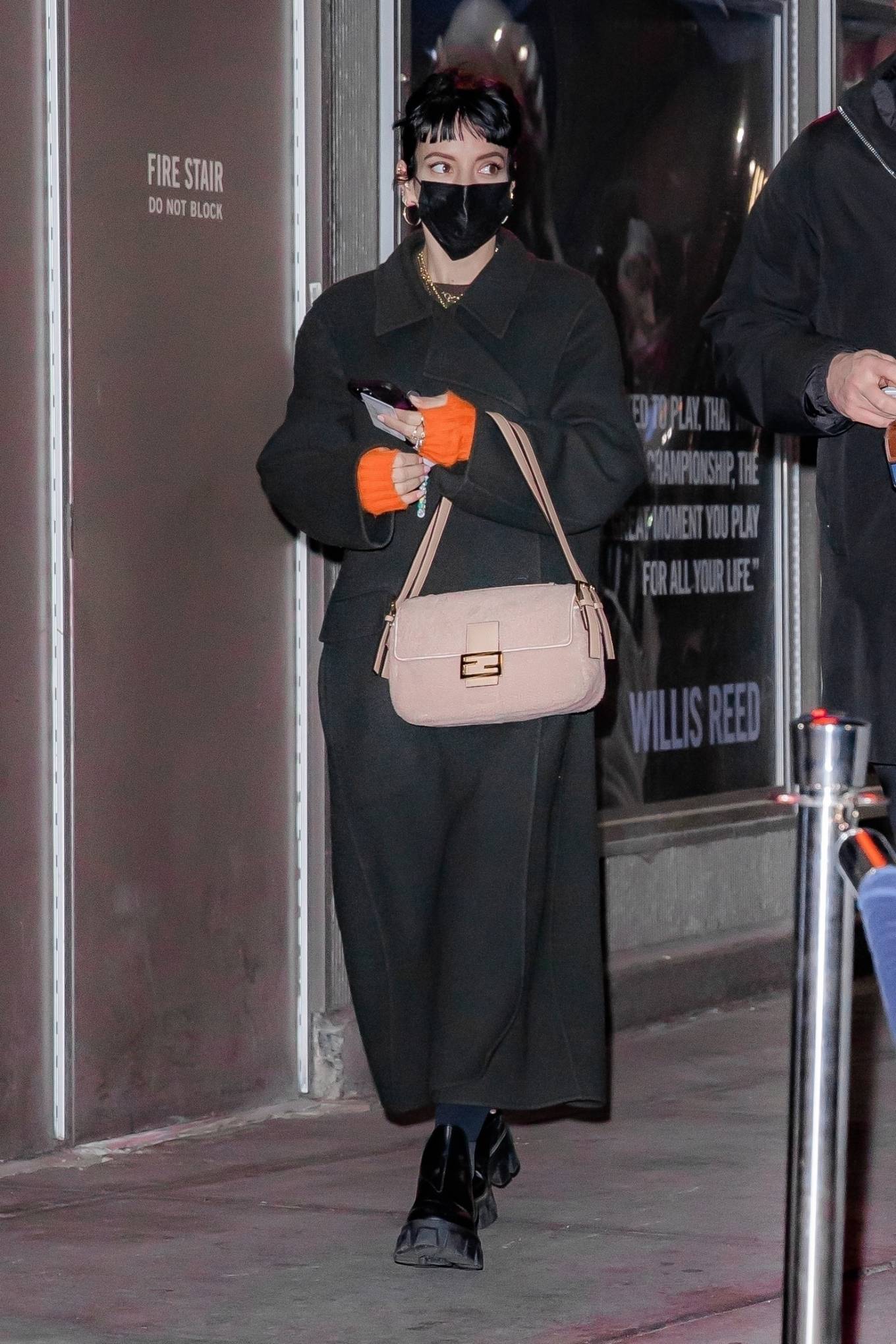 Lily Allen 2021 : Lily Allen – Arrives at the Knicks vs Suns game at Madison Square Garden in New York-03