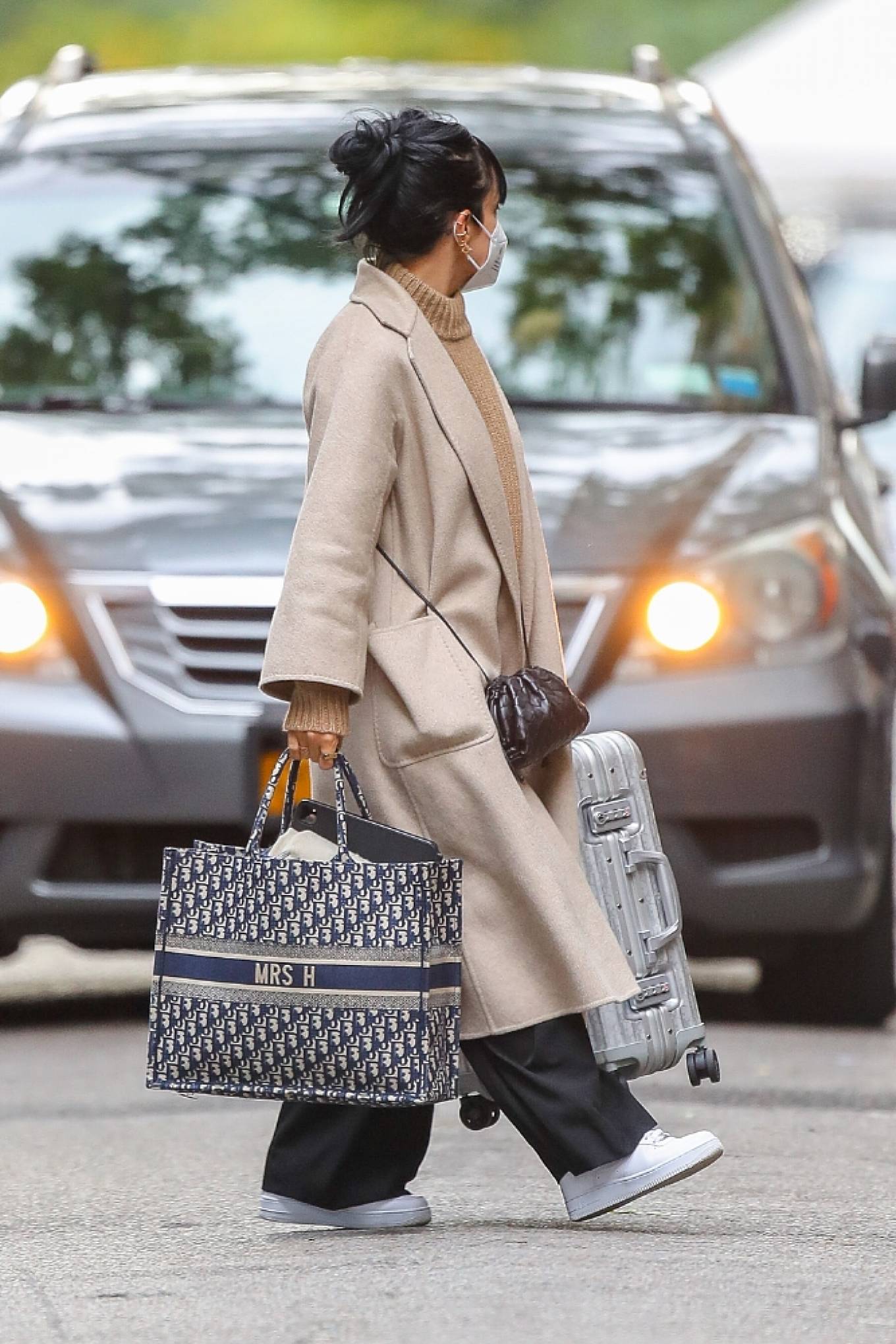 Lily Allen 2020 : Lily Allen – Carrying a Dior bag with -04