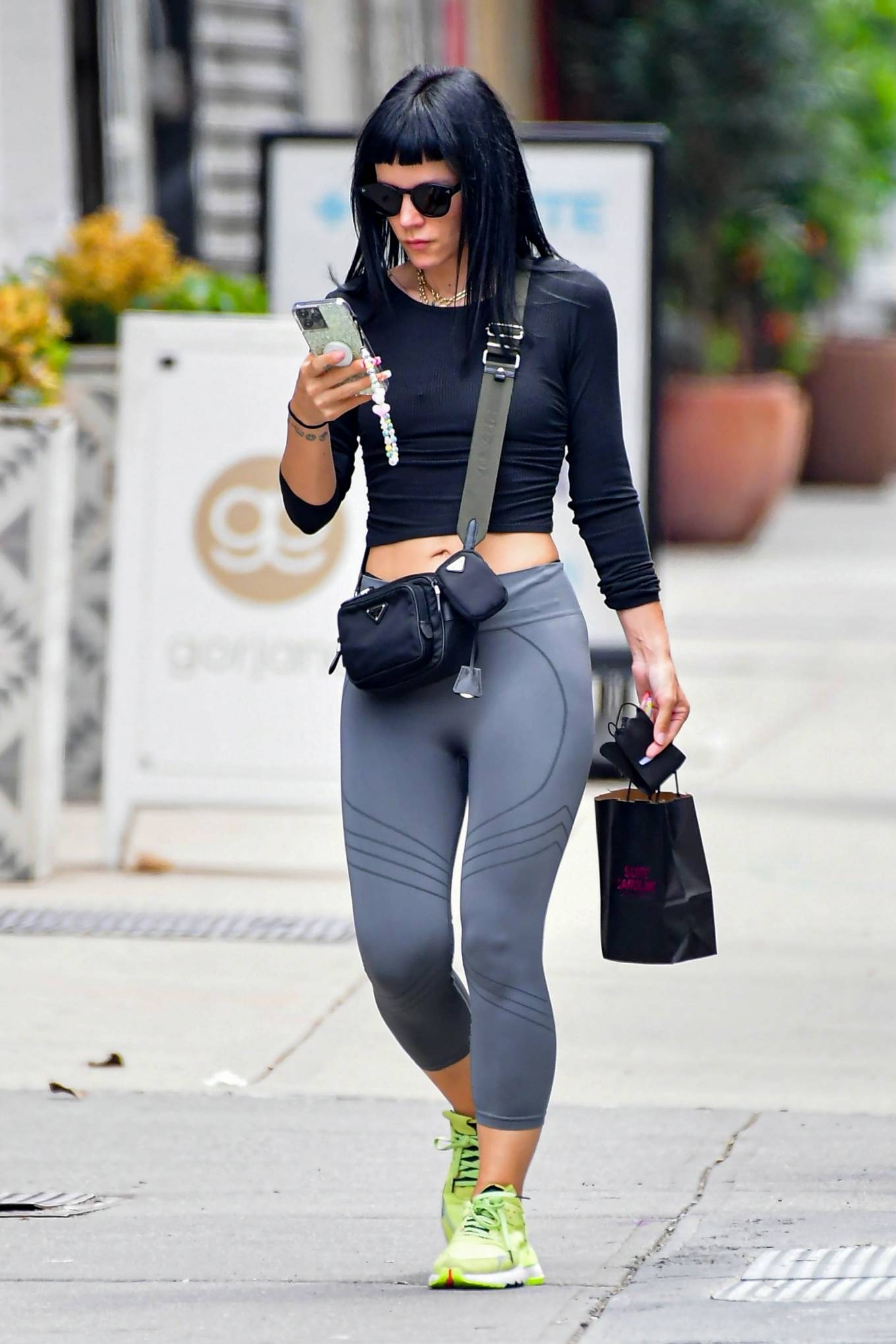 Lily Allen 2021 : Lily Allen – Checks on her phone while out shopping in Manhattan-09