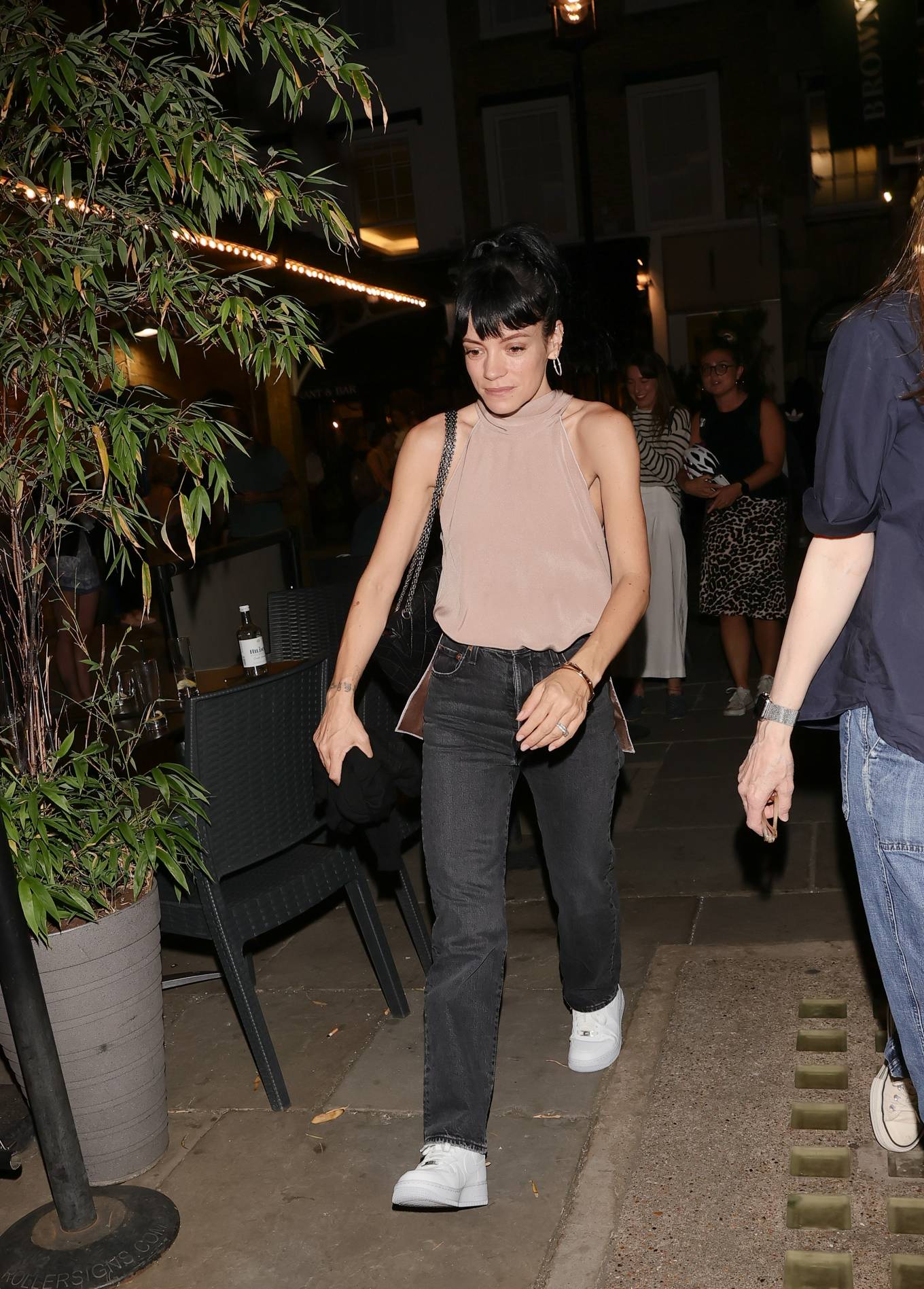 Lily Allen 2021 : Lily Allen – In a denim at 22.2A Ghost Story theatre night in London-01