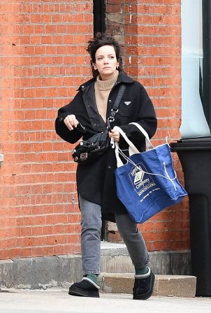 Lily Allen - Is spotted out and about in New York
