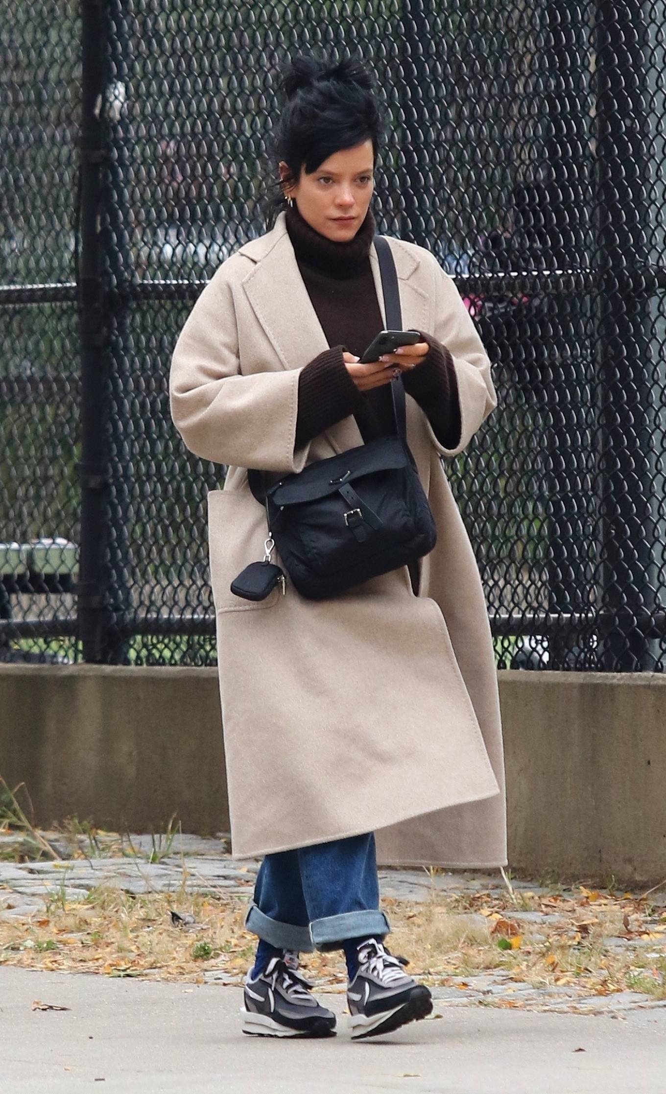 Lily Allen - Out for a stroll in Manhattan's Downtown area