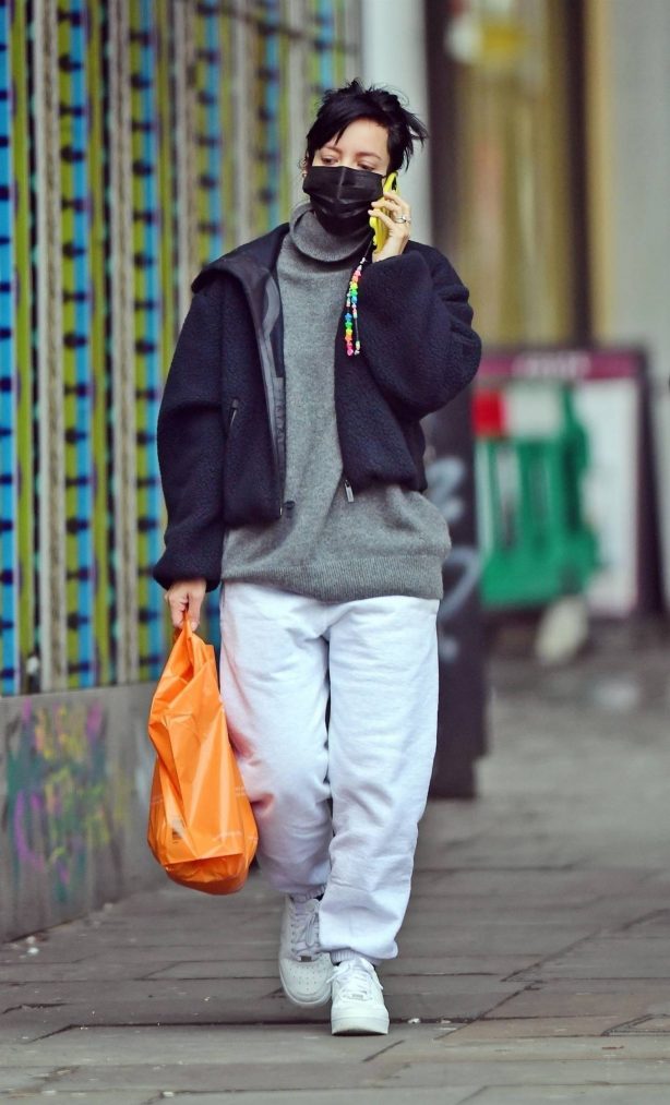 Lily Allen - Shopping for some essentials in London