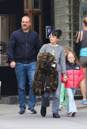Lily Allen - walk out with her family in Manhattan