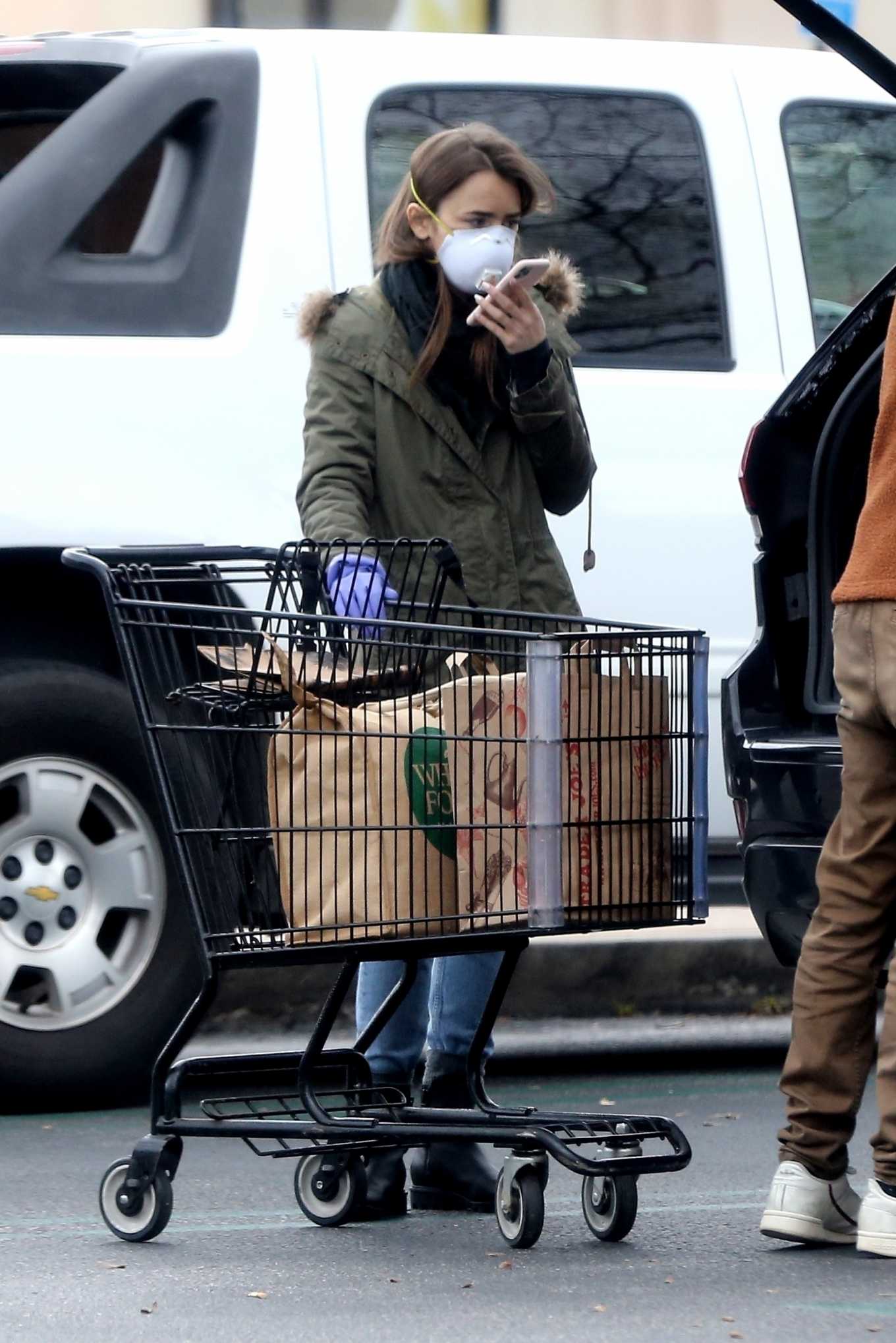Lily Collins â€“ Grocery run in Los Angeles