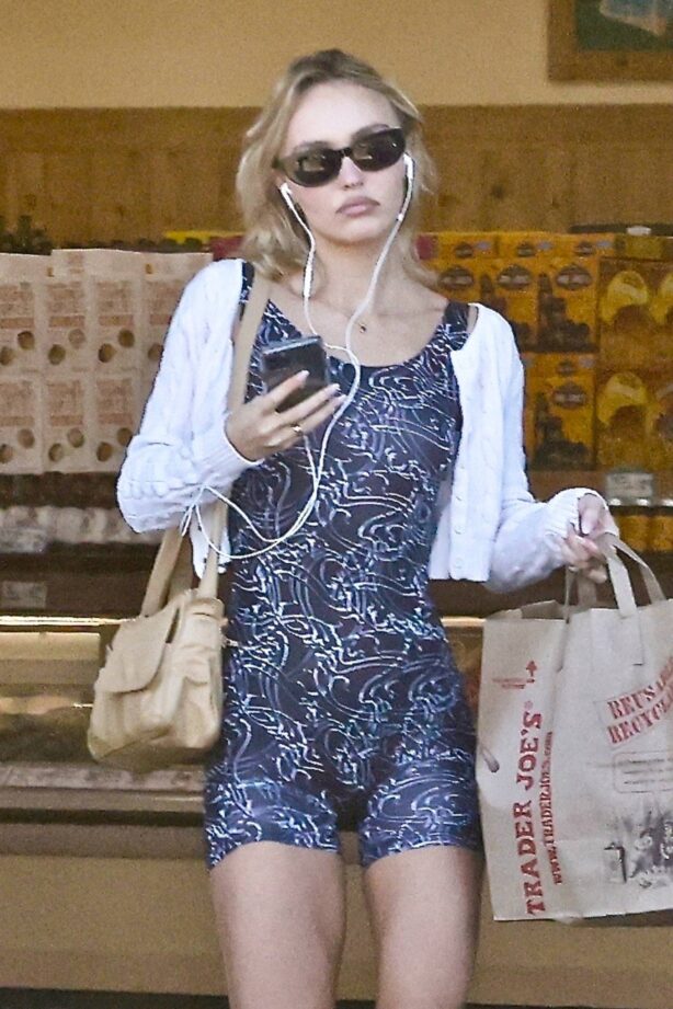 Lily-Rose Depp - Grabbing some lunch to go in Studio City