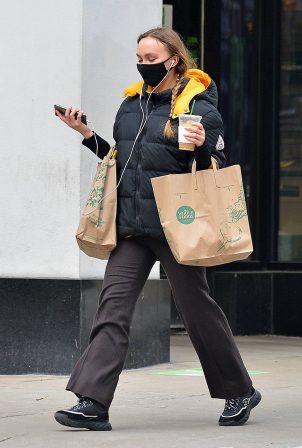 Lily-Rose Depp - Shopping on a Whole Foods grocery run in New York