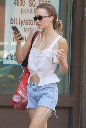 Lily-Rose Depp - spotted shopping around Manhattan