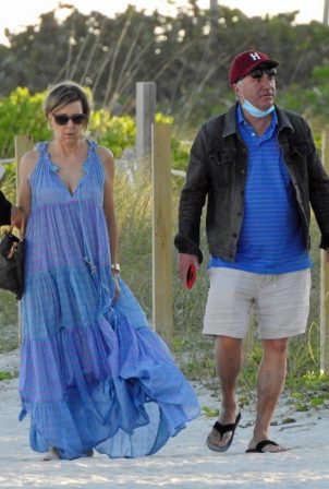 Linda O'Leary - Spotted at the beach in Miami