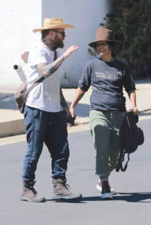 Linda Perry - Out for a hike in Los Feliz