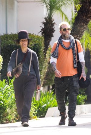Linda Perry - Runs some errands with a pal in Los Angeles