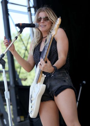 Lindsay Ell - 2017 Daytime Village at the iHeartCountry Festival in Austin