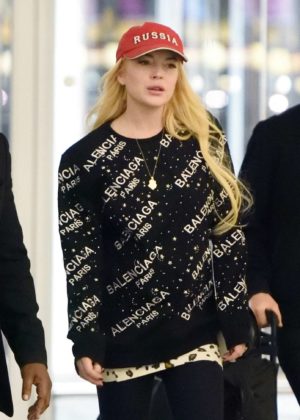 Lindsay Lohan - Arrives at JFK Airport in New York City