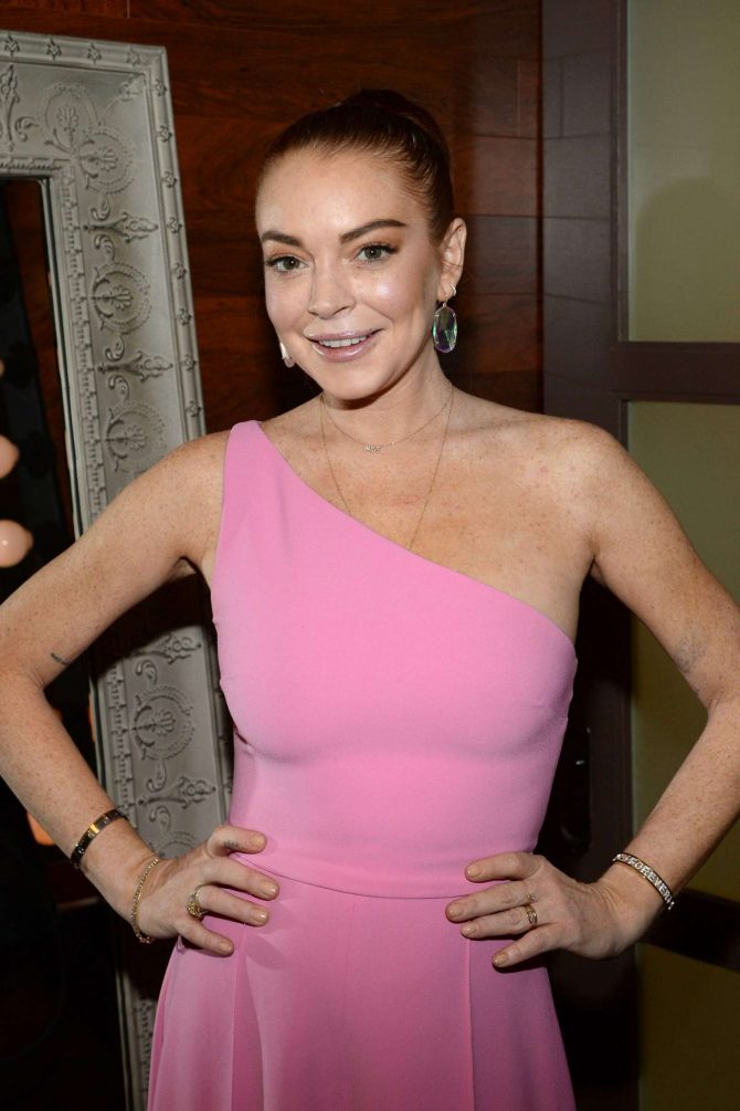 Lindsay Lohan - Backstage at the Rachael Ray Show in New York City