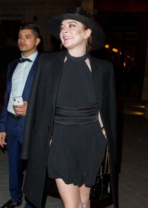 Lindsay Lohan - Leaving her hotel in Paris